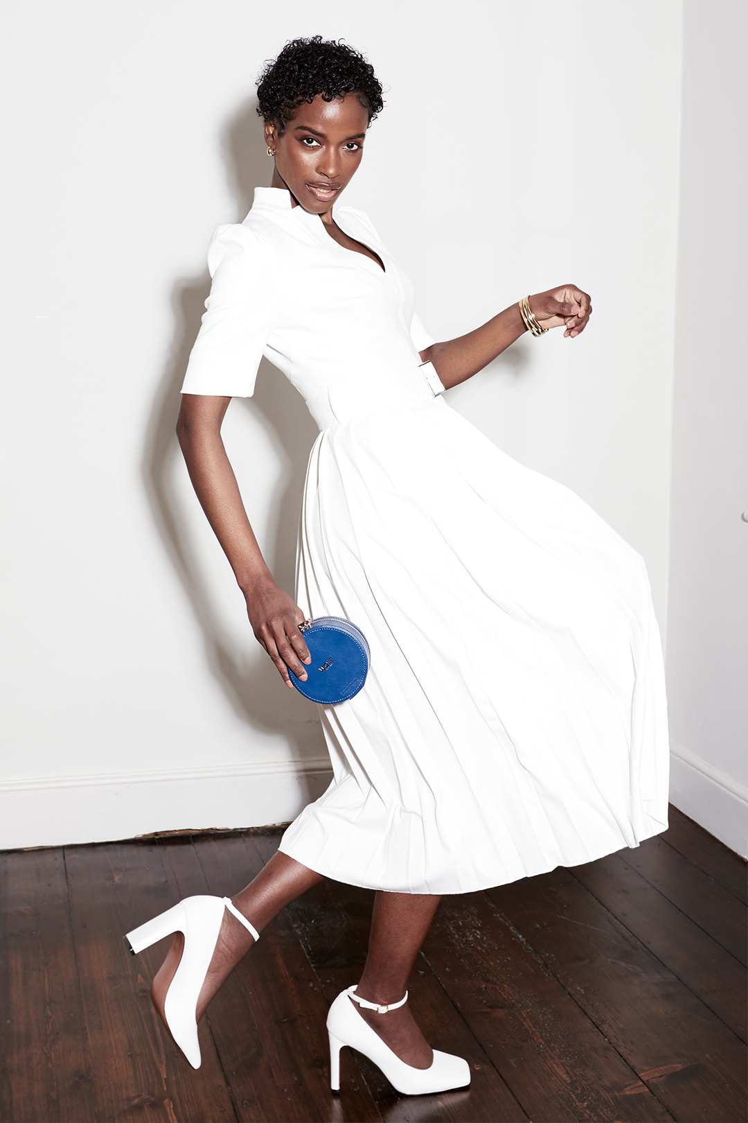 Model holding sophia round jewellery storage case Model holding sophia round jewellery storage case